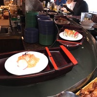 Снимок сделан в Ninja Spinning Sushi Bar пользователем Wayman L. 3/27/2017