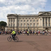 Photo taken at Buckingham Palace Gate by changmoon w. on 7/9/2018