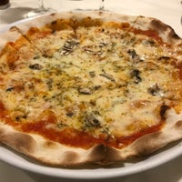 Photo taken at Pizzeria Il Bianco by changmoon w. on 10/31/2018