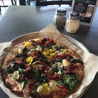 Das Foto wurde bei Pieology Pizzeria von Francesca B. am 7/18/2018 aufgenommen