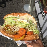 Photo taken at Kutschi Eck Döner Kebab by Vinicius I. on 9/13/2016