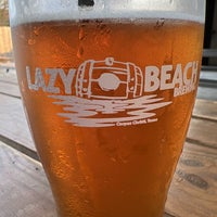1/19/2022 tarihinde Carolyn Y.ziyaretçi tarafından Lazy Beach Brewery'de çekilen fotoğraf