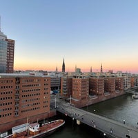 Foto tirada no(a) HafenCity por Cenker K. em 8/30/2022
