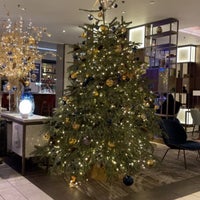 Foto diambil di London Marriott Hotel Regents Park oleh Athari . pada 12/28/2022