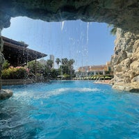 Photo taken at Gulf Hotel - Swimming Pool by S人LEH صارفو . on 7/14/2023