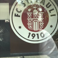 5/12/2018에 Henri K.님이 FC St. Pauli Fanshop에서 찍은 사진