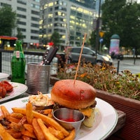 รูปภาพถ่ายที่ Brooklyn Burgers&amp;Steaks โดย Hussam เมื่อ 7/12/2023