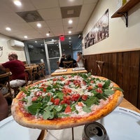 Foto tirada no(a) Mister O1 Extraordinary Pizza por Hussam em 5/19/2022