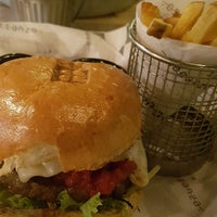 7/25/2017 tarihinde Sofia L.ziyaretçi tarafından La Maestranza Sandwich &amp; Burger Bar'de çekilen fotoğraf