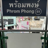 Photo taken at BTS Phrom Phong (E5) by SAAB 3. on 1/28/2024