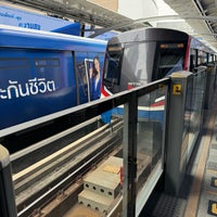 Photo taken at BTS Phrom Phong (E5) by SAAB 3. on 1/28/2024