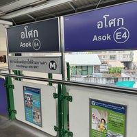 Photo taken at BTS Asok (E4) by SAAB 3. on 12/11/2023