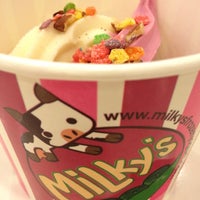 Photo taken at Milkys Frozen Yogurt by Momo K. on 9/19/2012