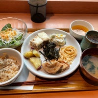 Photo taken at Organic Restaurant HIROBA by Mizuki S. on 10/6/2021