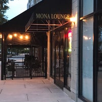 Foto tomada en Mona Lounge &amp;amp; Cigar Bar  por JR W. el 5/22/2017