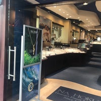 Photo taken at Na Hoku - Hawaii&amp;#39;s Finest Jewelers Since 1924 by JR W. on 8/12/2017