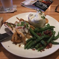 Photo taken at Applebee&amp;#39;s Grill + Bar by JR W. on 9/1/2017