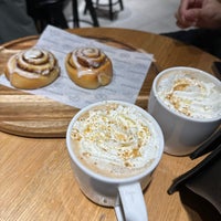 Photo taken at Starbucks by Emir D. on 11/4/2023