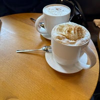 Photo taken at Starbucks by Emir D. on 10/30/2023