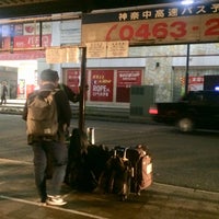 Photo taken at 本厚木駅北口バス停 by のりぞう U. on 10/27/2019