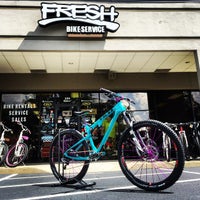 Foto tirada no(a) Fresh Bike Service, Inc. por Shawn B. em 6/13/2015