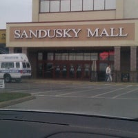 Das Foto wurde bei Sandusky Mall von Lois T. am 4/6/2013 aufgenommen