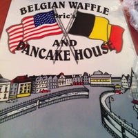 10/6/2012 tarihinde Caz G.ziyaretçi tarafından Belgian Waffle And Pancake House'de çekilen fotoğraf