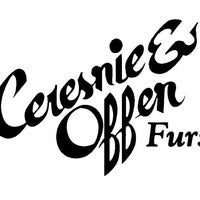 รูปภาพถ่ายที่ Ceresnie &amp;amp; Offen Furs โดย Cere S. เมื่อ 10/8/2015