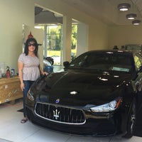 Das Foto wurde bei Ferrari/Maserati Auto Gallery Woodland Hills von Alana R. am 5/18/2016 aufgenommen