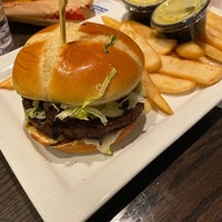 Photo taken at Red Robin Gourmet Burgers and Brews by Kelmin J. on 2/20/2021