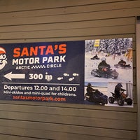 Снимок сделан в Santa&amp;#39;s House of Snowmobiles пользователем Takagi K. 12/27/2022