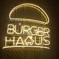 Foto tomada en Burger Haaus  por Jofer E. el 2/3/2019