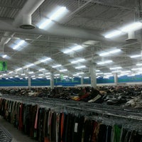 Photo prise au 2nd Ave Value Store - Columbia, MD par Kim K. le10/1/2012