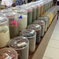 รูปภาพถ่ายที่ Cerealista Helena โดย Daniel N. เมื่อ 10/13/2012