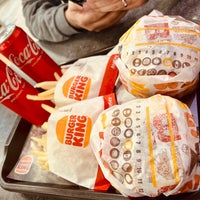 รูปภาพถ่ายที่ Burger King โดย ⓇⓄⓎⒶ เมื่อ 3/14/2024