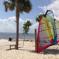 2/24/2013 tarihinde Adriana M.ziyaretçi tarafından Sailboards Miami Water Sports'de çekilen fotoğraf