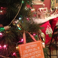 12/12/2012 tarihinde Lois A.ziyaretçi tarafından Angelina&amp;#39;s Pastry'de çekilen fotoğraf