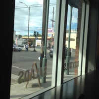 8/17/2015にCarmen-Elizabeth G.がCharcoal&amp;#39;s Gourmet Burger Barで撮った写真