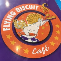 รูปภาพถ่ายที่ The Flying Biscuit Cafe โดย Nicole R. เมื่อ 2/29/2020