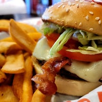 Photo taken at Red Robin Gourmet Burgers and Brews by Alexander B. on 4/15/2022