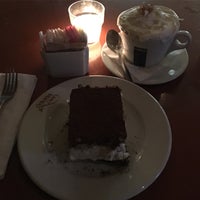 9/14/2016 tarihinde Sandy L.ziyaretçi tarafından Omonia Cafe'de çekilen fotoğraf