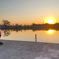 Photo taken at Lago Parque Bicentenario by Raul T. on 4/12/2022