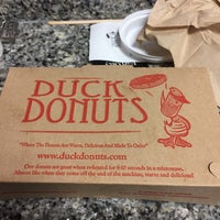 รูปภาพถ่ายที่ Duck Donuts โดย Pranav H. เมื่อ 1/29/2017