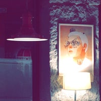 Photo taken at La Ciudad Invisible | Café-librería de viajes by Mohammad on 4/26/2019