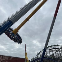 Foto diambil di Six Flags Discovery Kingdom oleh Nooshin S. pada 10/16/2022