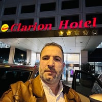 Foto diambil di Clarion Hotel oleh Ahmet Ç. pada 11/22/2022