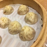 Photo taken at Din Tai Fung 鼎泰豐 by Janet L. on 6/14/2017