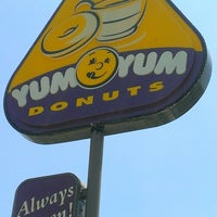 Photo taken at Yum Yum donuts by Albert D. on 6/7/2013