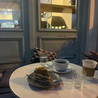 Foto diambil di Double B Coffee &amp;amp; Tea oleh Hadeel A. pada 7/28/2023