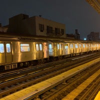 Photo taken at MTA Subway - Hewes St (J/M) by Marek H. on 2/7/2019